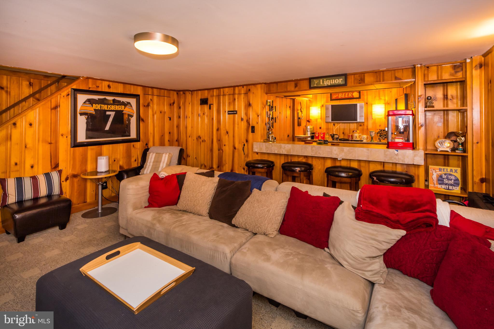 1611 Loch Ness Road Towson, MD 21286 - Photo 21 of 27 Large family room with built in bar and TV