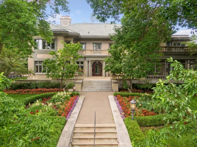 $3,995,000 | 2218 West Lake Of The Isles Parkway, Minneapolis, MN 55405