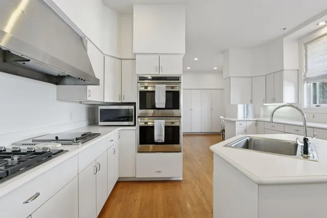 $3,995,000 | 2218 West Lake Of The Isles Parkway, Minneapolis, MN 55405