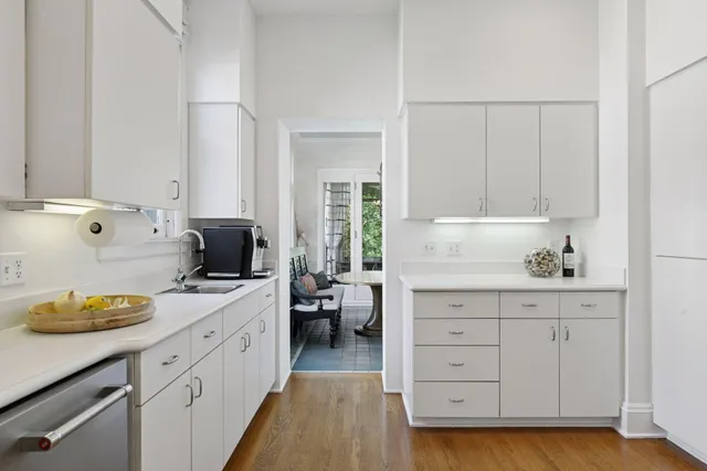 $3,995,000 | 2218 West Lake Of The Isles Parkway, Minneapolis, MN 55405