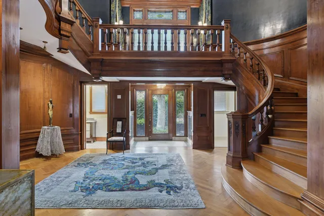 $3,995,000 | 2218 West Lake Of The Isles Parkway, Minneapolis, MN 55405