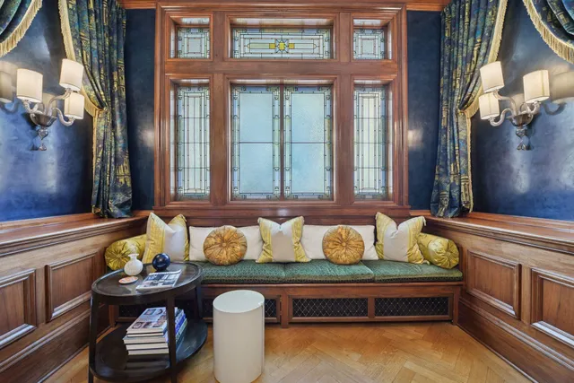 $3,995,000 | 2218 West Lake Of The Isles Parkway, Minneapolis, MN 55405