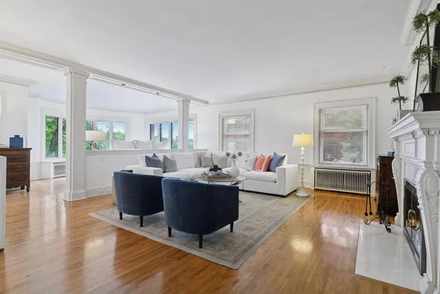 $3,995,000 | 2218 West Lake Of The Isles Parkway, Minneapolis, MN 55405