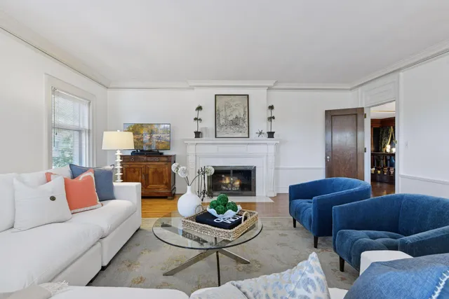 $3,995,000 | 2218 West Lake Of The Isles Parkway, Minneapolis, MN 55405