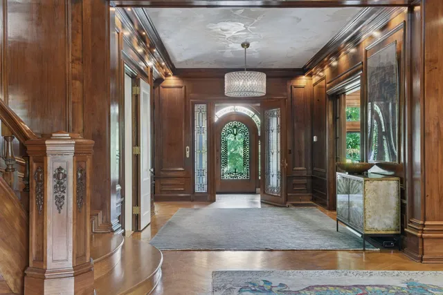 $3,995,000 | 2218 West Lake Of The Isles Parkway, Minneapolis, MN 55405