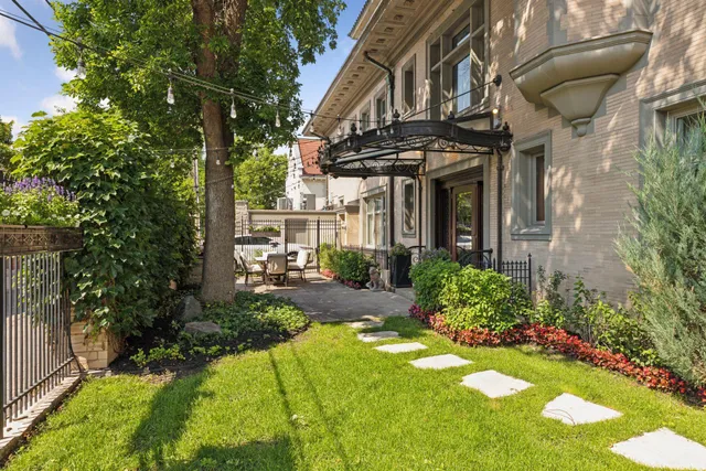 $3,995,000 | 2218 West Lake Of The Isles Parkway, Minneapolis, MN 55405