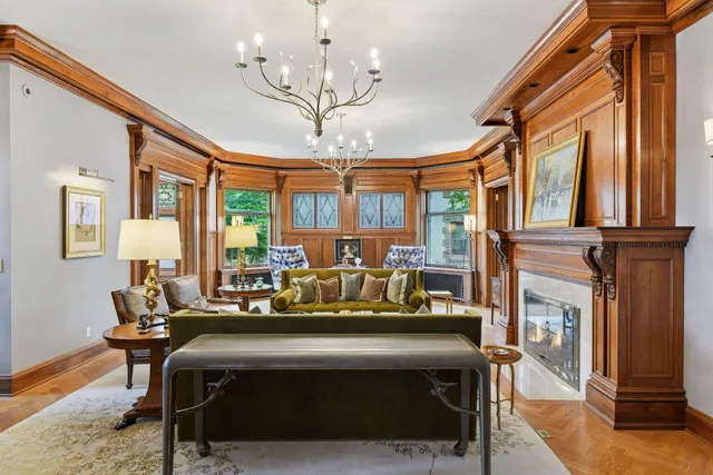 $3,995,000 | 2218 West Lake Of The Isles Parkway, Minneapolis, MN 55405
