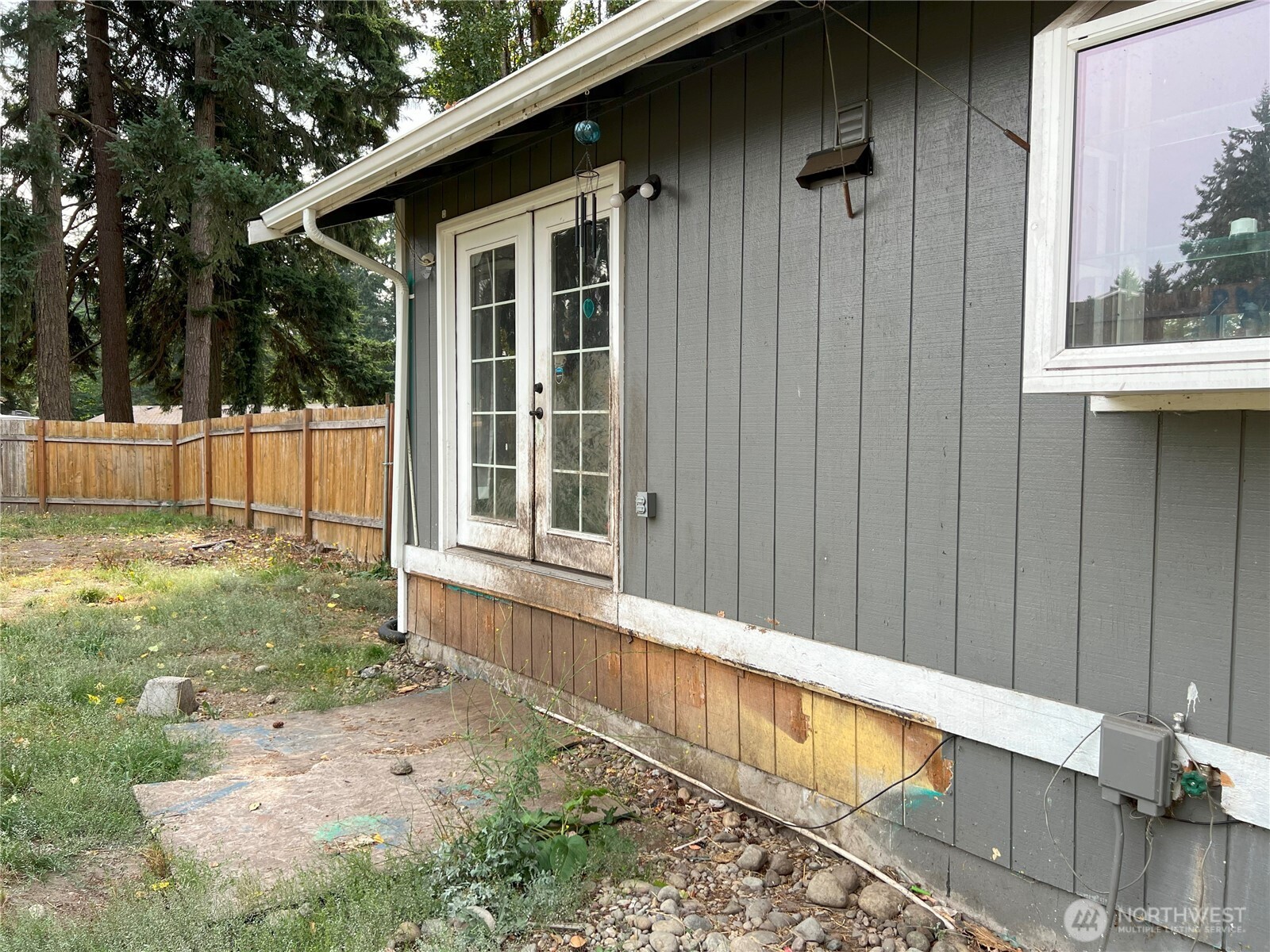 511 190th Street East Spanaway, WA 98387 - Photo 30 of 33 a view of backyard with a garden and stairs