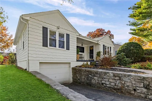 $315,000 | 6121 West 54th Terrace, Mission, KS 66202