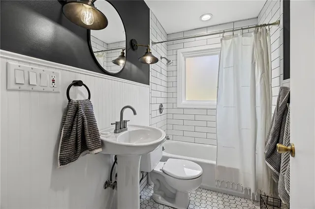 $315,000 | 6121 West 54th Terrace, Mission, KS 66202