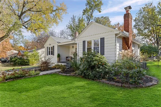 $315,000 | 6121 West 54th Terrace, Mission, KS 66202