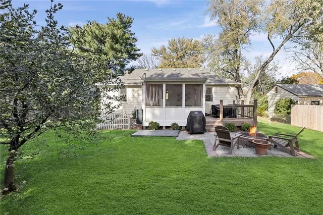 $315,000 | 6121 West 54th Terrace, Mission, KS 66202