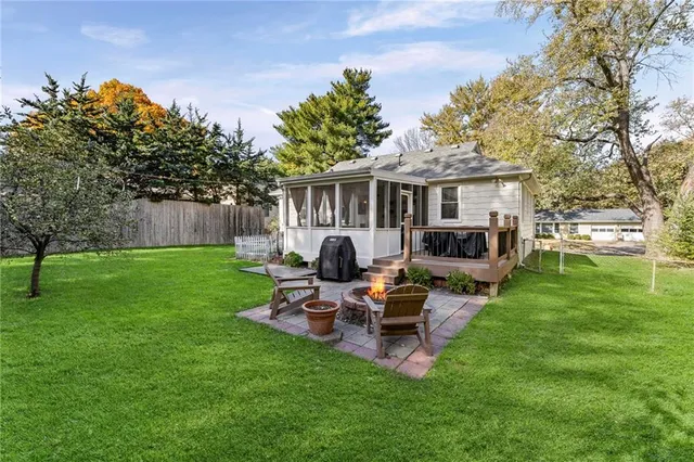 $315,000 | 6121 West 54th Terrace, Mission, KS 66202