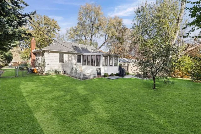 $315,000 | 6121 West 54th Terrace, Mission, KS 66202