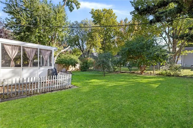 $315,000 | 6121 West 54th Terrace, Mission, KS 66202