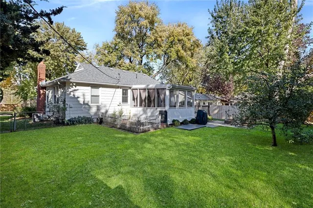 $315,000 | 6121 West 54th Terrace, Mission, KS 66202