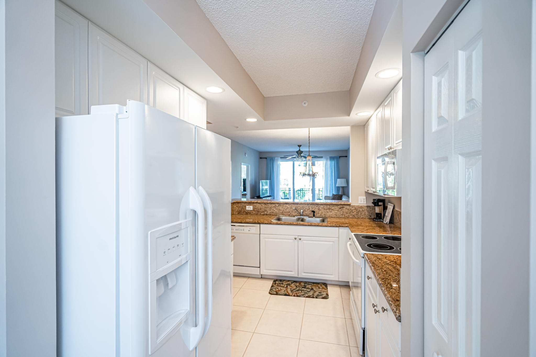 27 Royal Palm Way, Unit 202 Boca Raton, FL 33432 - Photo 10 of 23 cups-07