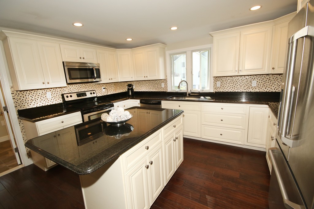 81 Burroughs Road North Reading, MA 01864 - Photo 9 of 29 Gallery Image 9