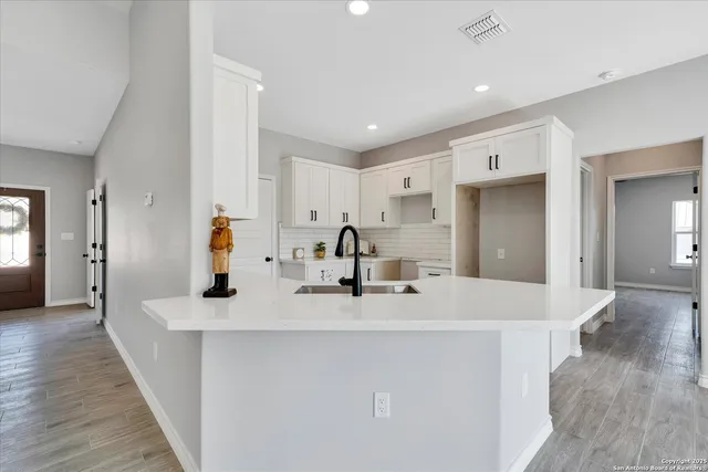 $515,000 | 506 East Cr 6868, Natalia, TX 78059