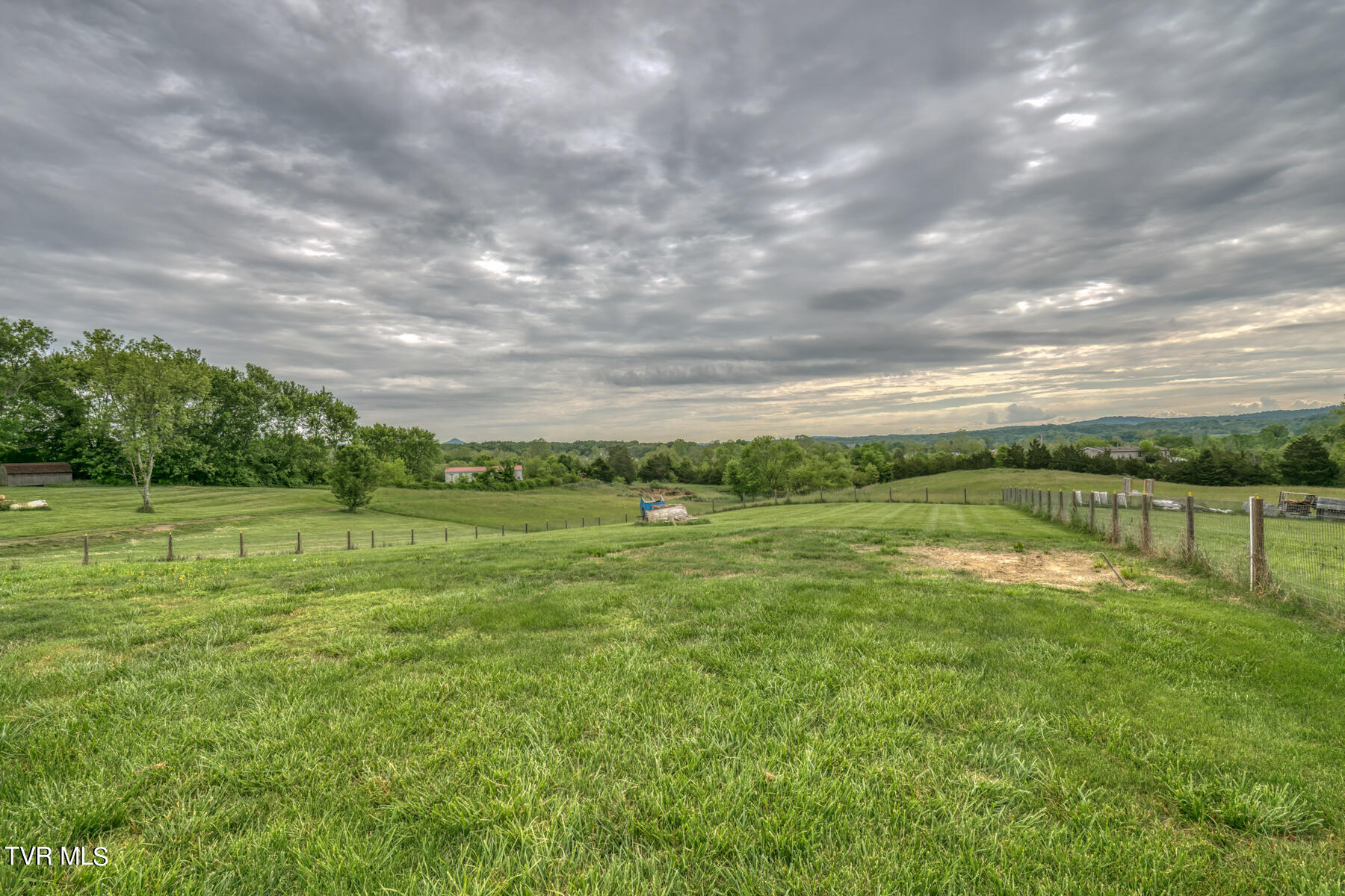 2140 Kenneytown Road Greeneville, TN 37745 - Photo 14 of 20 Back yard