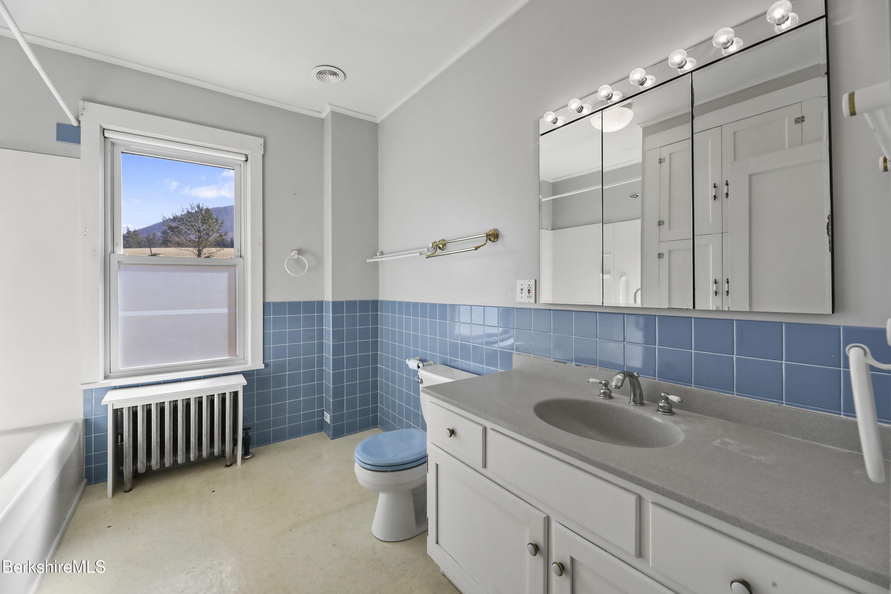 860 Stratton Road Williamstown, MA 01267 - Photo 39 of 63 Full bathroom