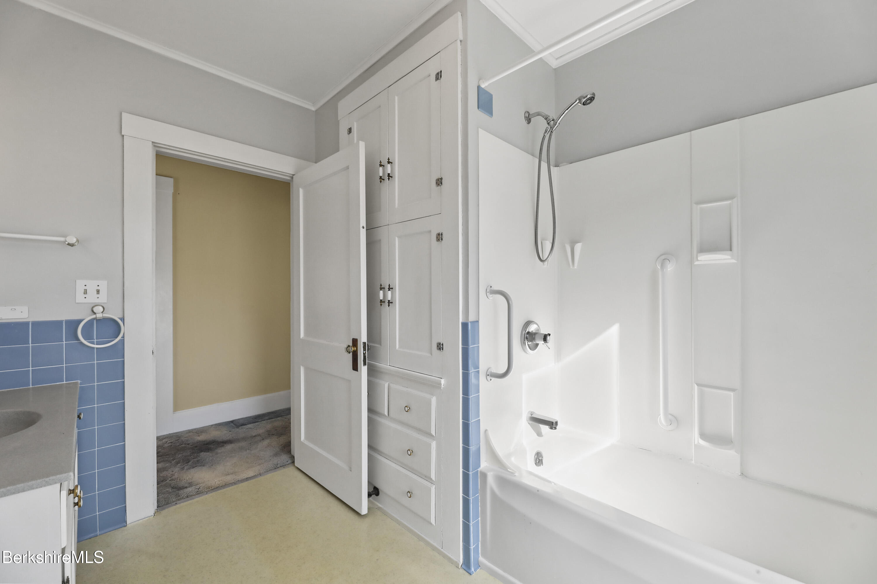 860 Stratton Road Williamstown, MA 01267 - Photo 40 of 63 Full bathroom