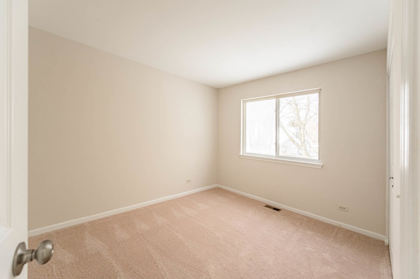 2284 North Pheasant Ridge Court Round Lake Beach, IL 60073 - Photo 8 of 11 an empty room with a window