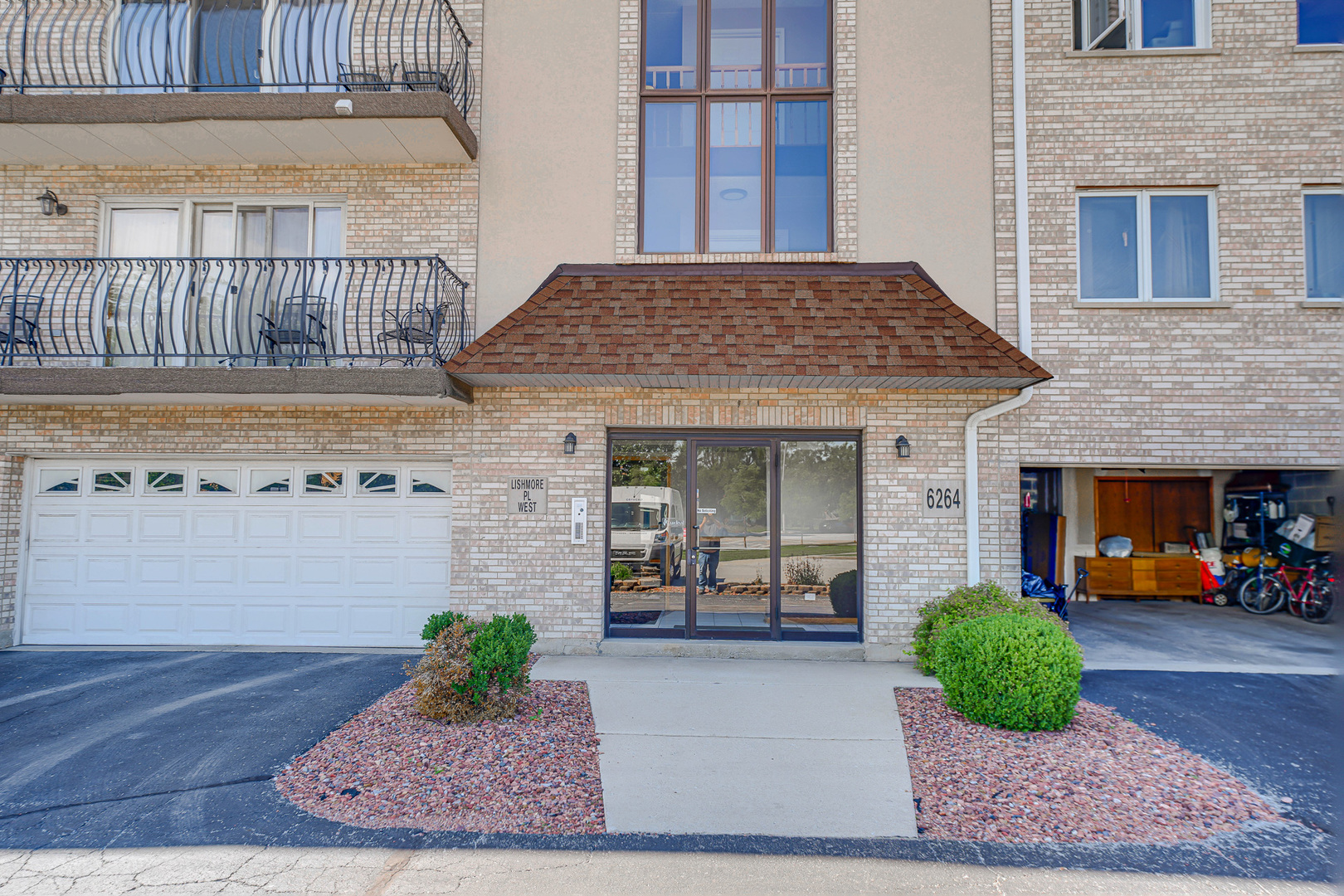6264 South Gullikson Road, Unit 4A Chicago, IL 60638 - Photo 3 of 24