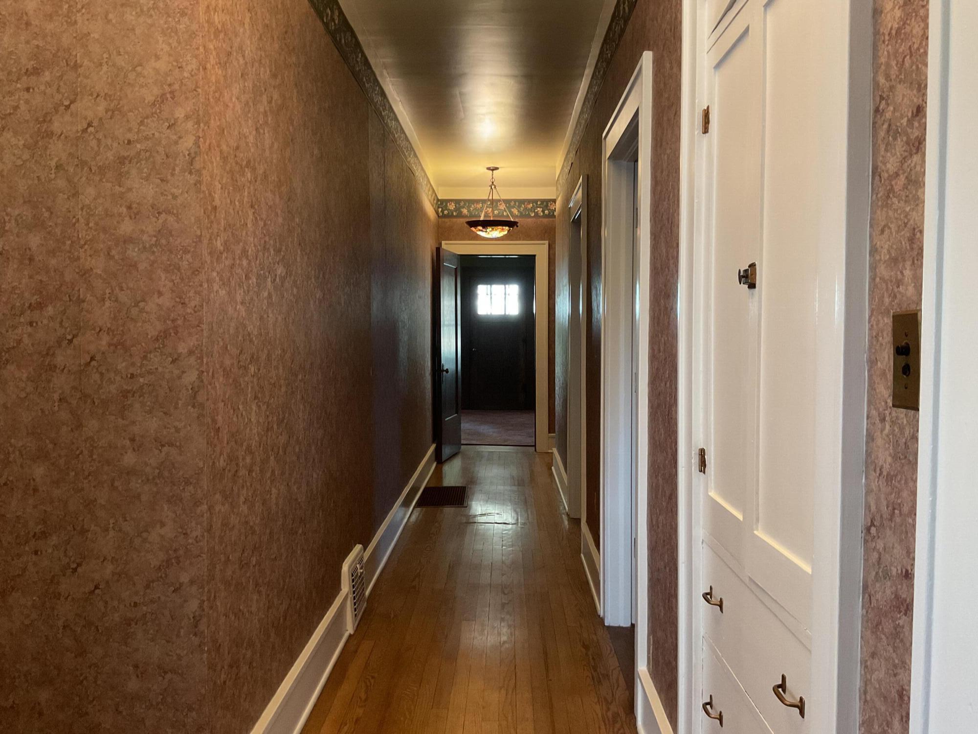 106 East Mechanic Street Yale, MI 48097 - Photo 11 of 50 Hallway View 2