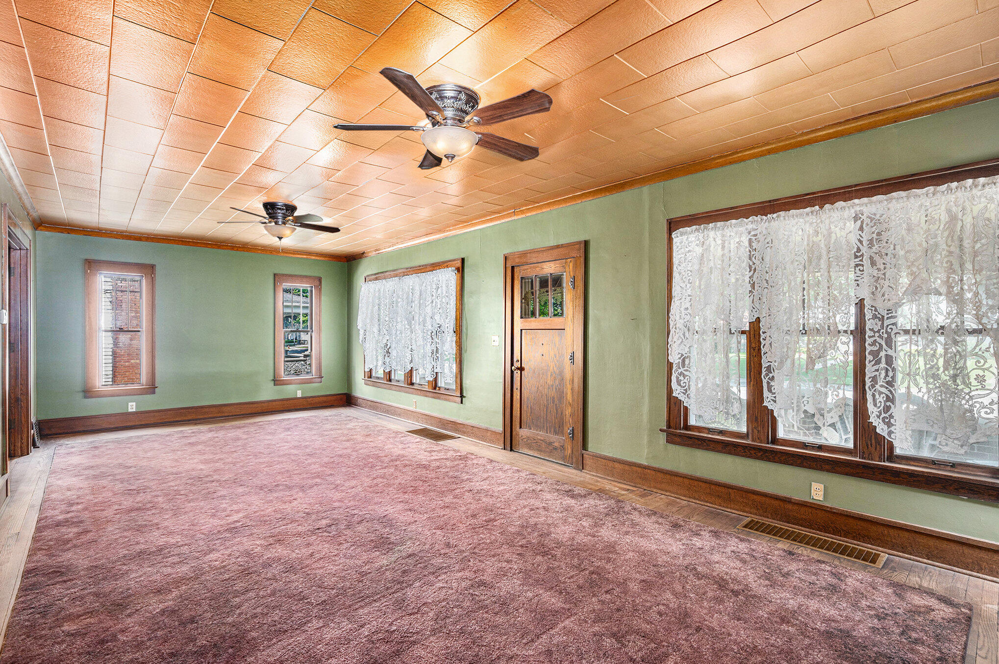 106 East Mechanic Street Yale, MI 48097 - Photo 15 of 49 Front Room