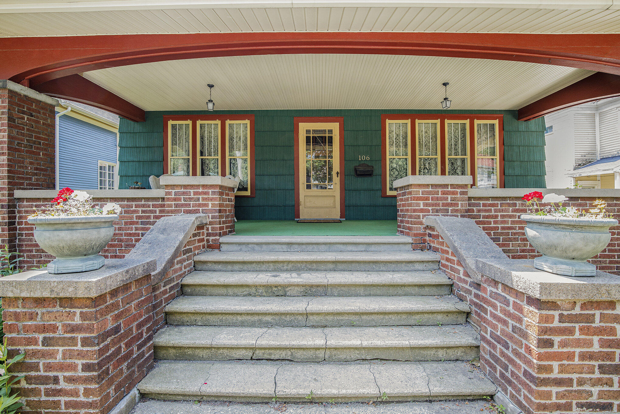 106 East Mechanic Street Yale, MI 48097 - Photo 3 of 49 Front Porch