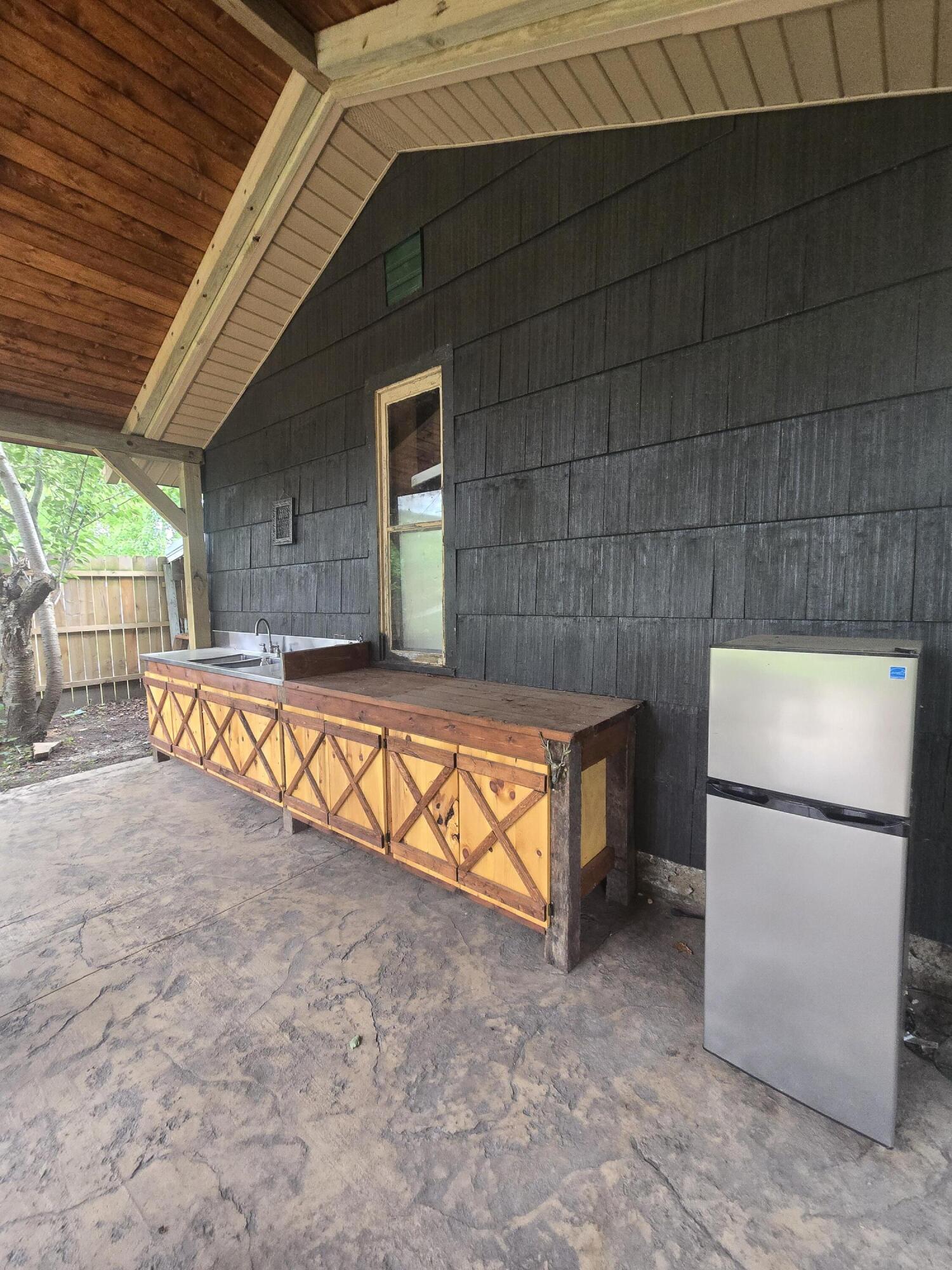106 East Mechanic Street Yale, MI 48097 - Photo 42 of 49 Outdoor Sink Station