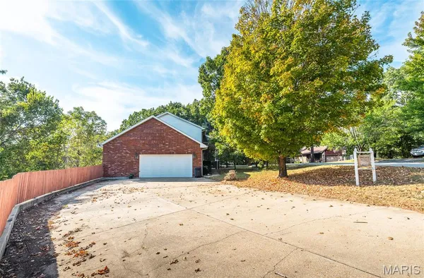 $439,000 | 16960 Lemming Lane, St. Robert, MO 65584