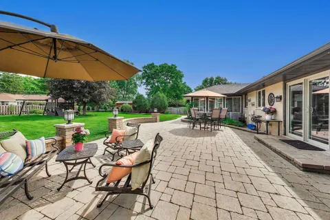 $700,000 | 16 South Wildwood Drive, Prospect Heights, IL 60070