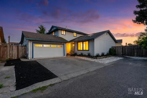 $915,000 | 237 Rushmore Avenue, Petaluma, CA 94954