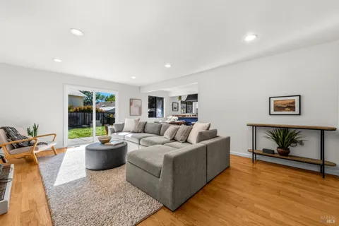 $915,000 | 237 Rushmore Avenue, Petaluma, CA 94954