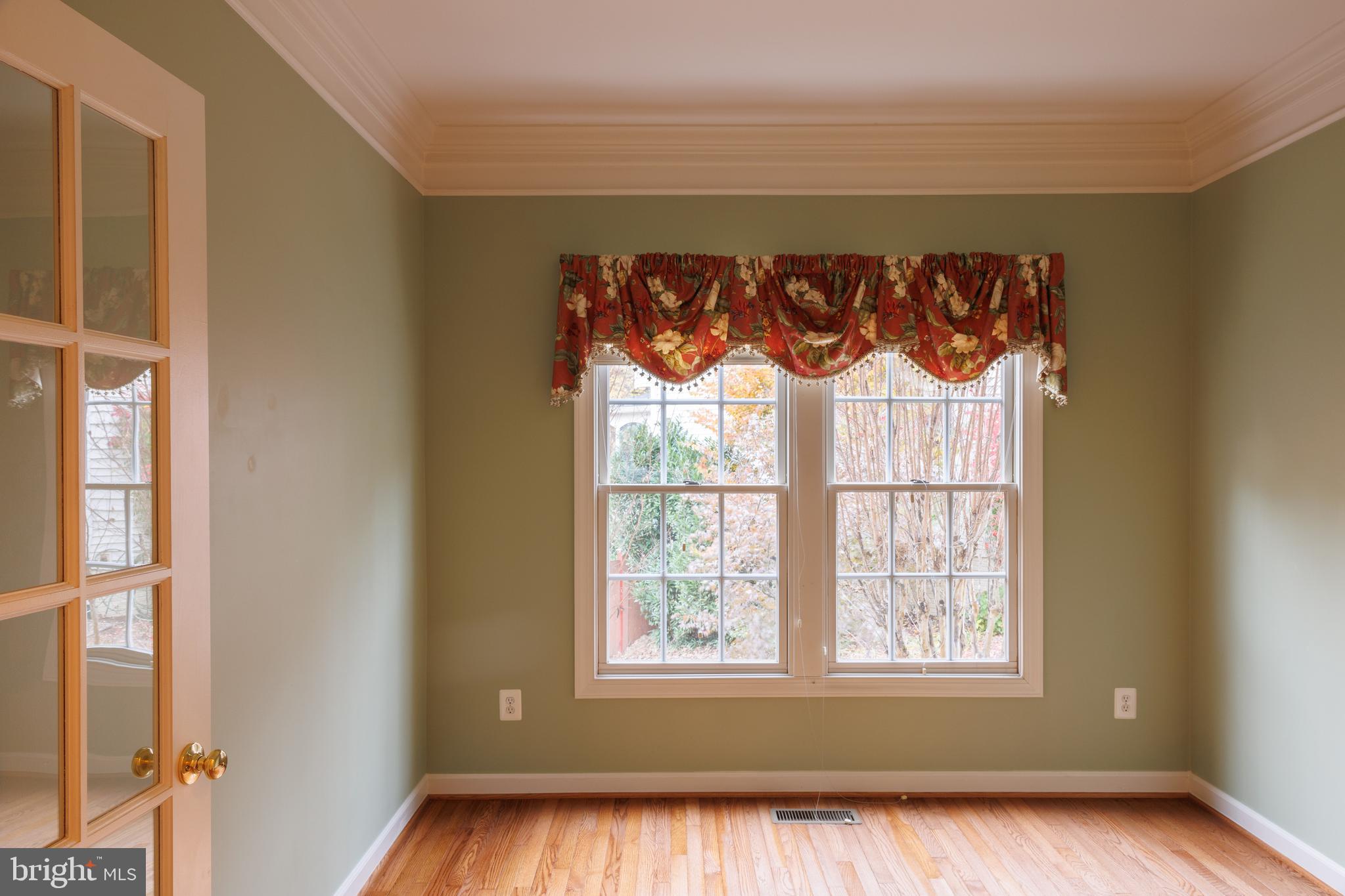 8623 James Creek Drive Springfield, VA 22152 - Photo 28 of 69 a view of a window in a room