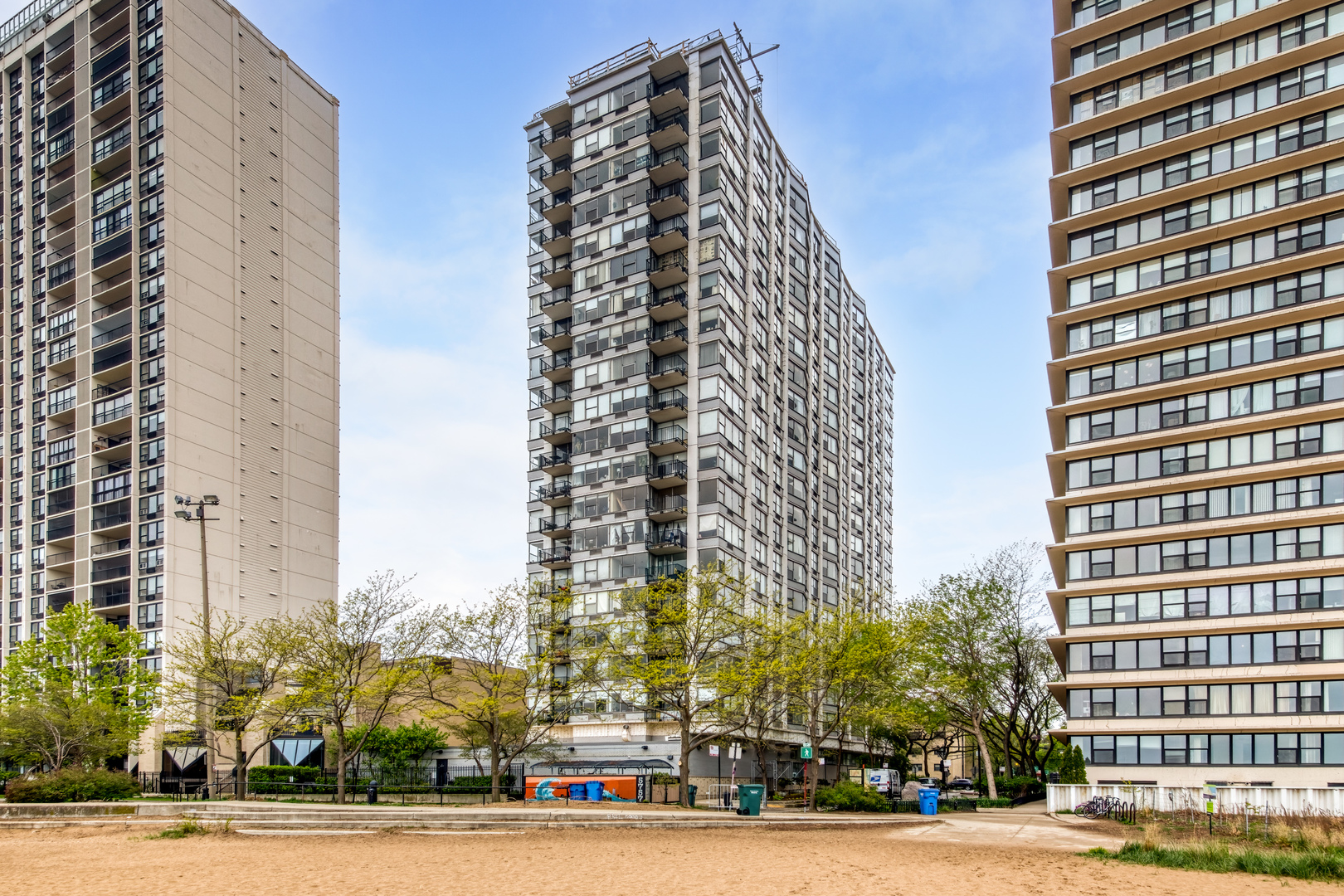 5757 North Sheridan Road, Unit 12F Chicago, IL 60660 - Photo 1 of 29 Gallery Image 1