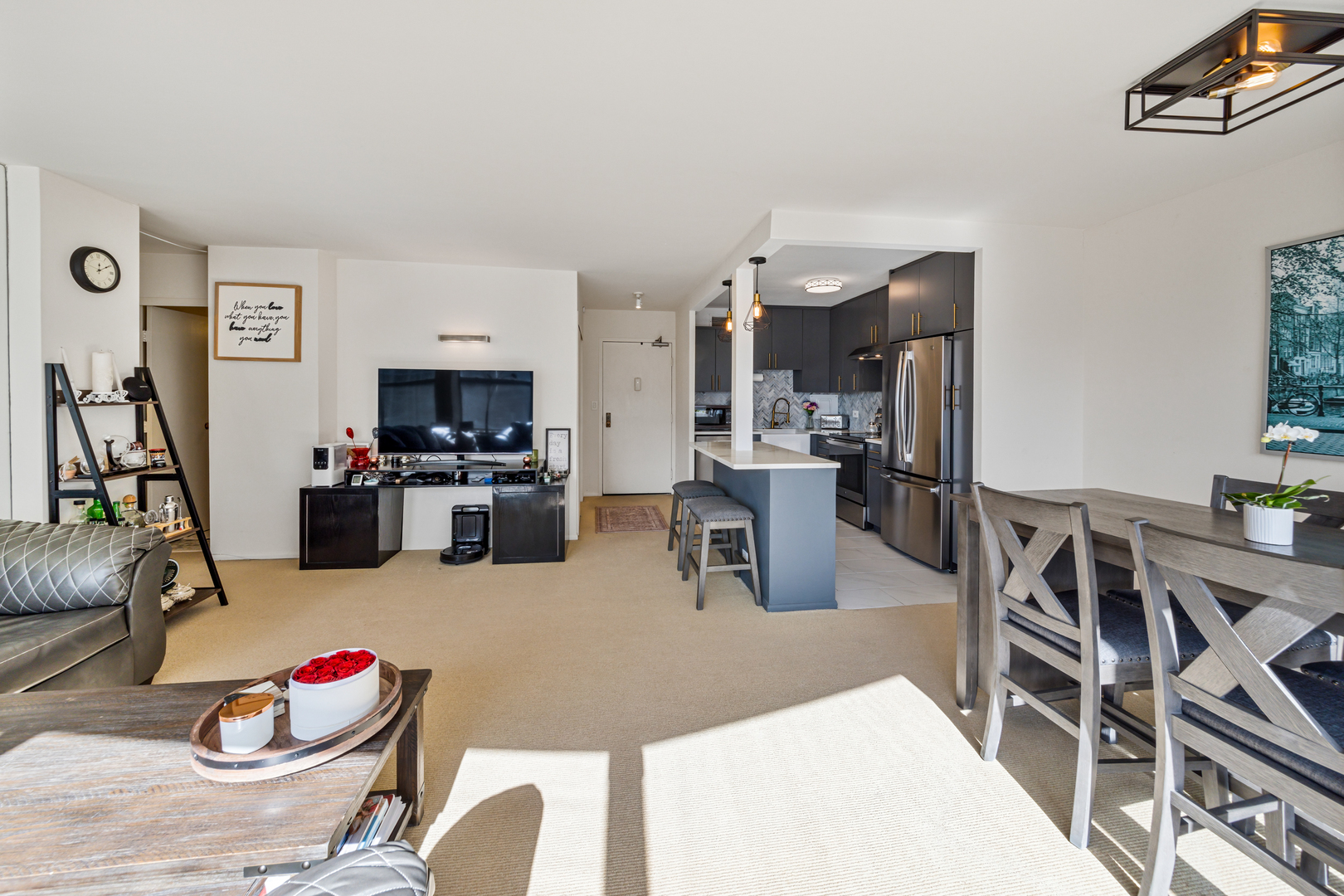5757 North Sheridan Road, Unit 12F Chicago, IL 60660 - Photo 4 of 29 Gallery Image 4