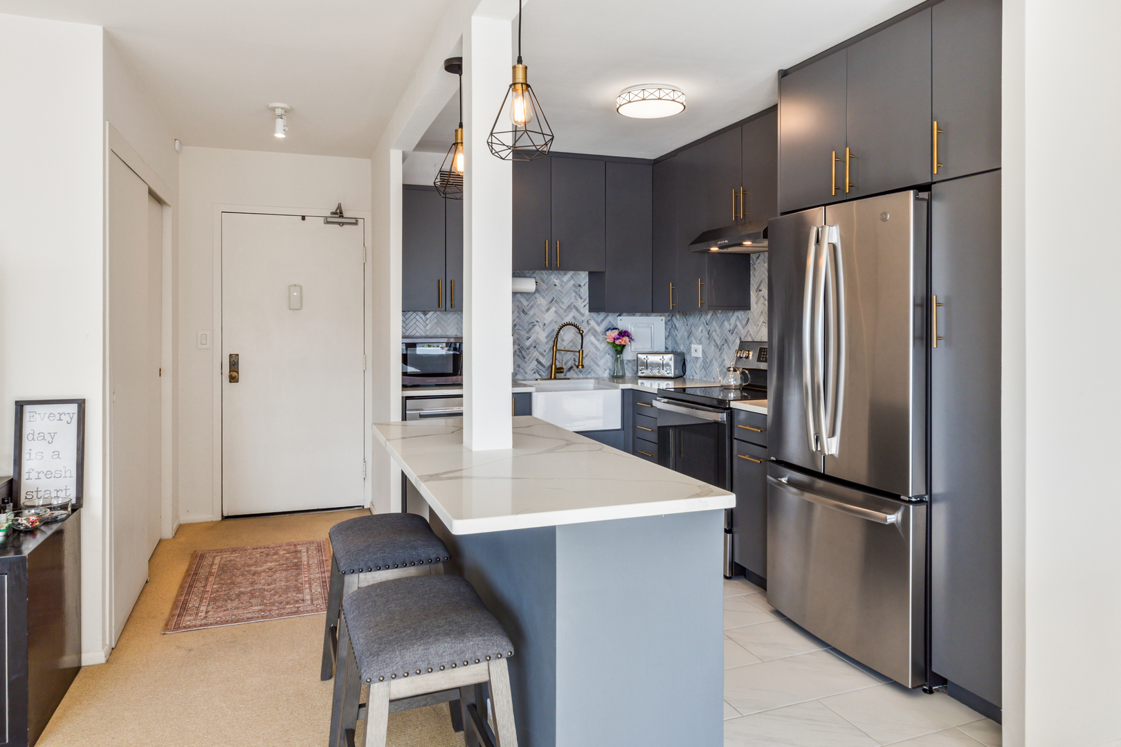 5757 North Sheridan Road, Unit 12F Chicago, IL 60660 - Photo 9 of 29 Gallery Image 9