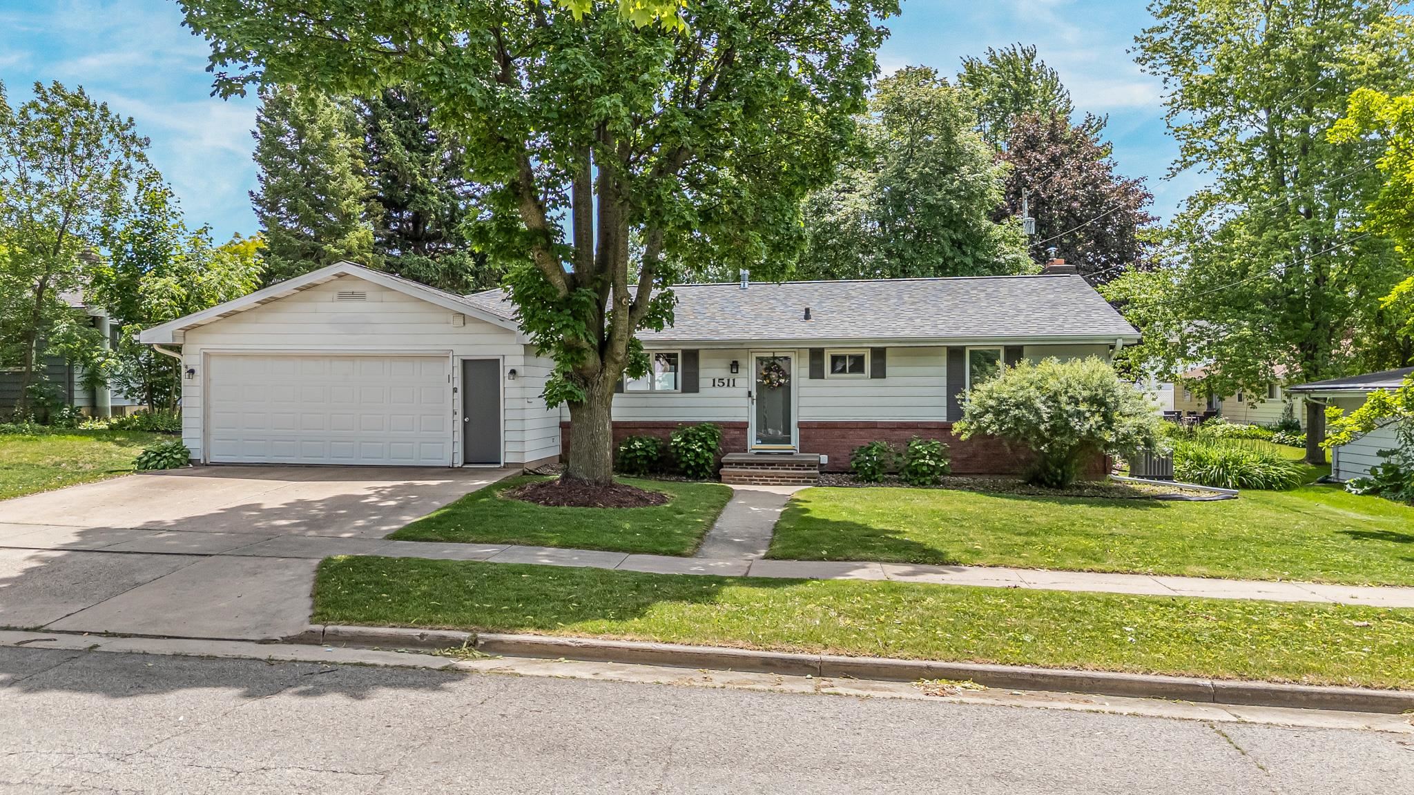 1511 West Lindbergh Street Appleton, WI 54914 - Photo 1 of 24