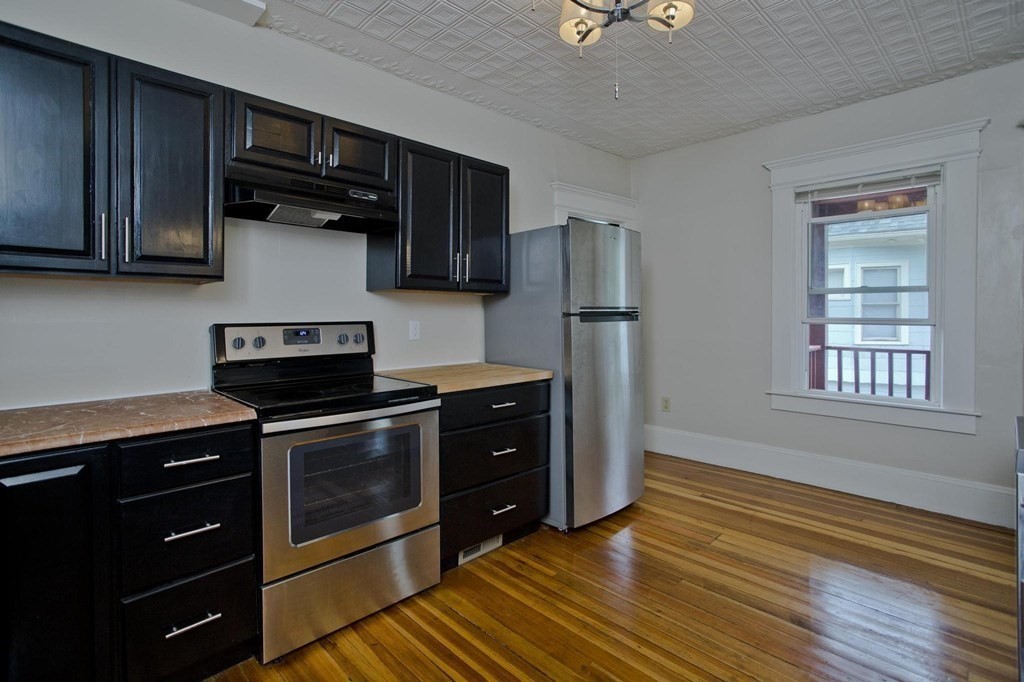 30 Sumner Terrace Springfield, MA 01108 - Photo 9 of 35