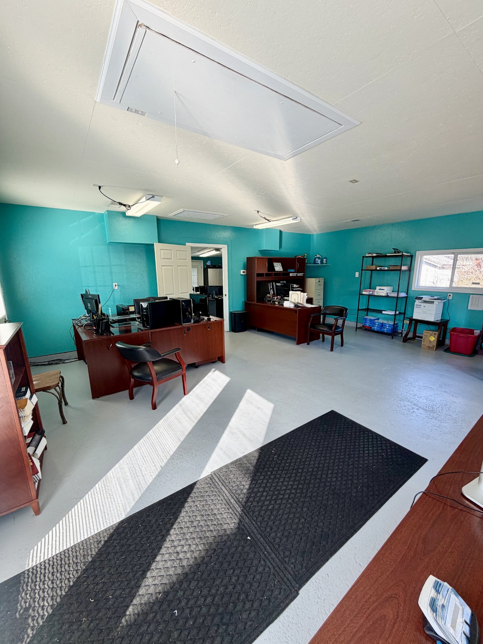 422 7th Street Lawrenceburg, TN 38464 - Photo 24 of 25 a living room with furniture and a couch