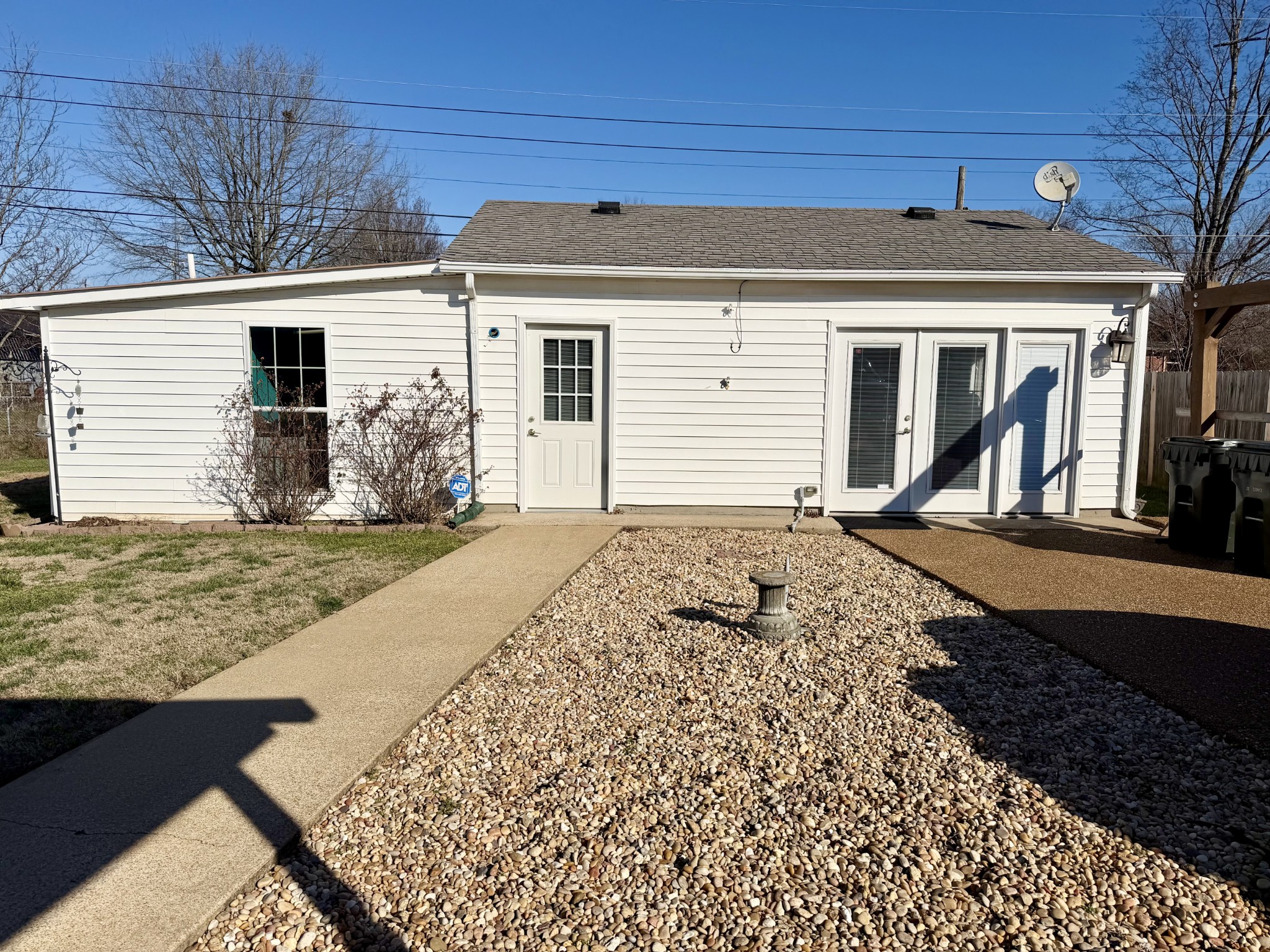 422 7th Street Lawrenceburg, TN 38464 - Photo 5 of 25 a front view of a house with a yard