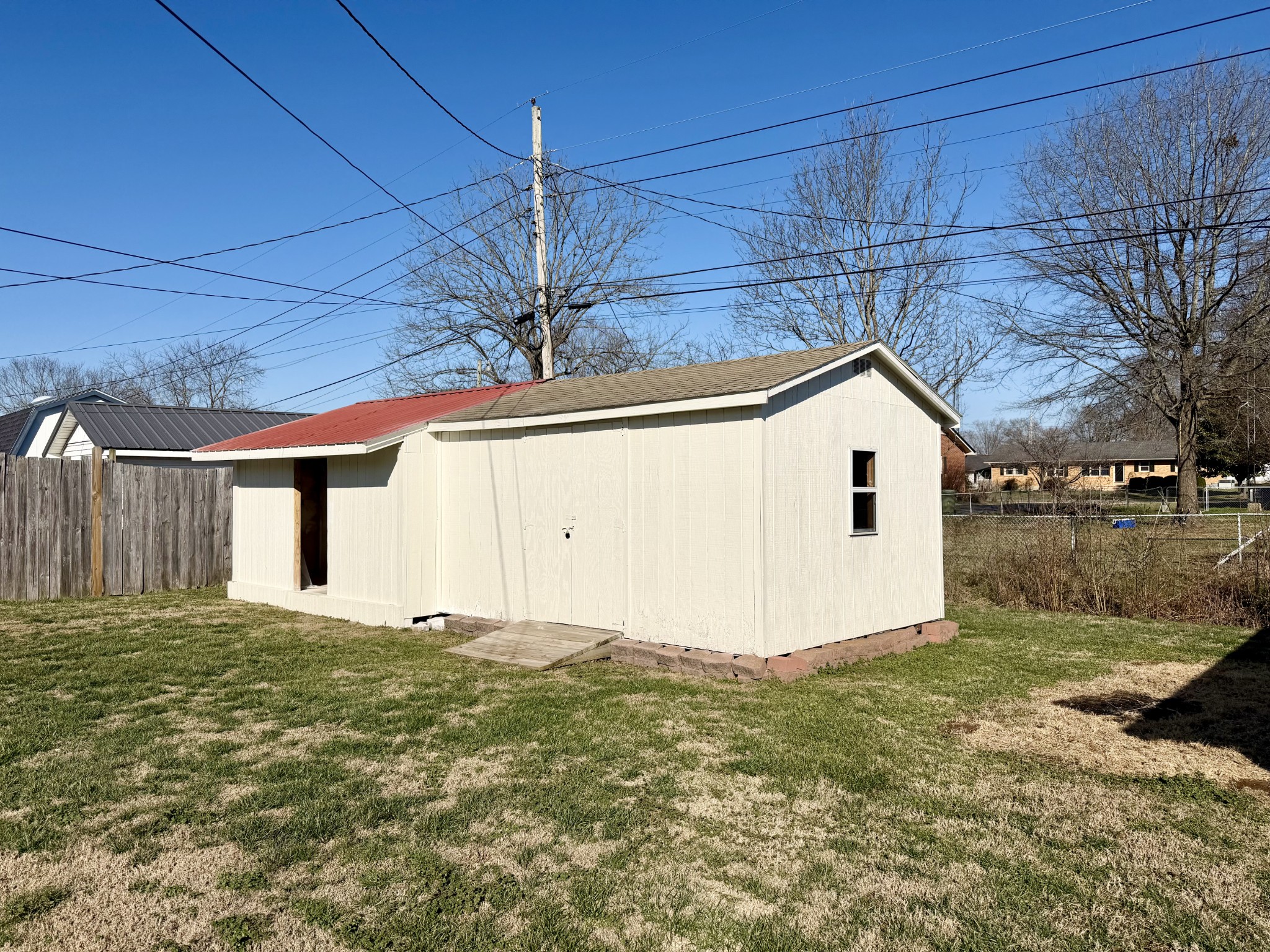422 7th Street Lawrenceburg, TN 38464 - Photo 7 of 25 a view of a house with a yard