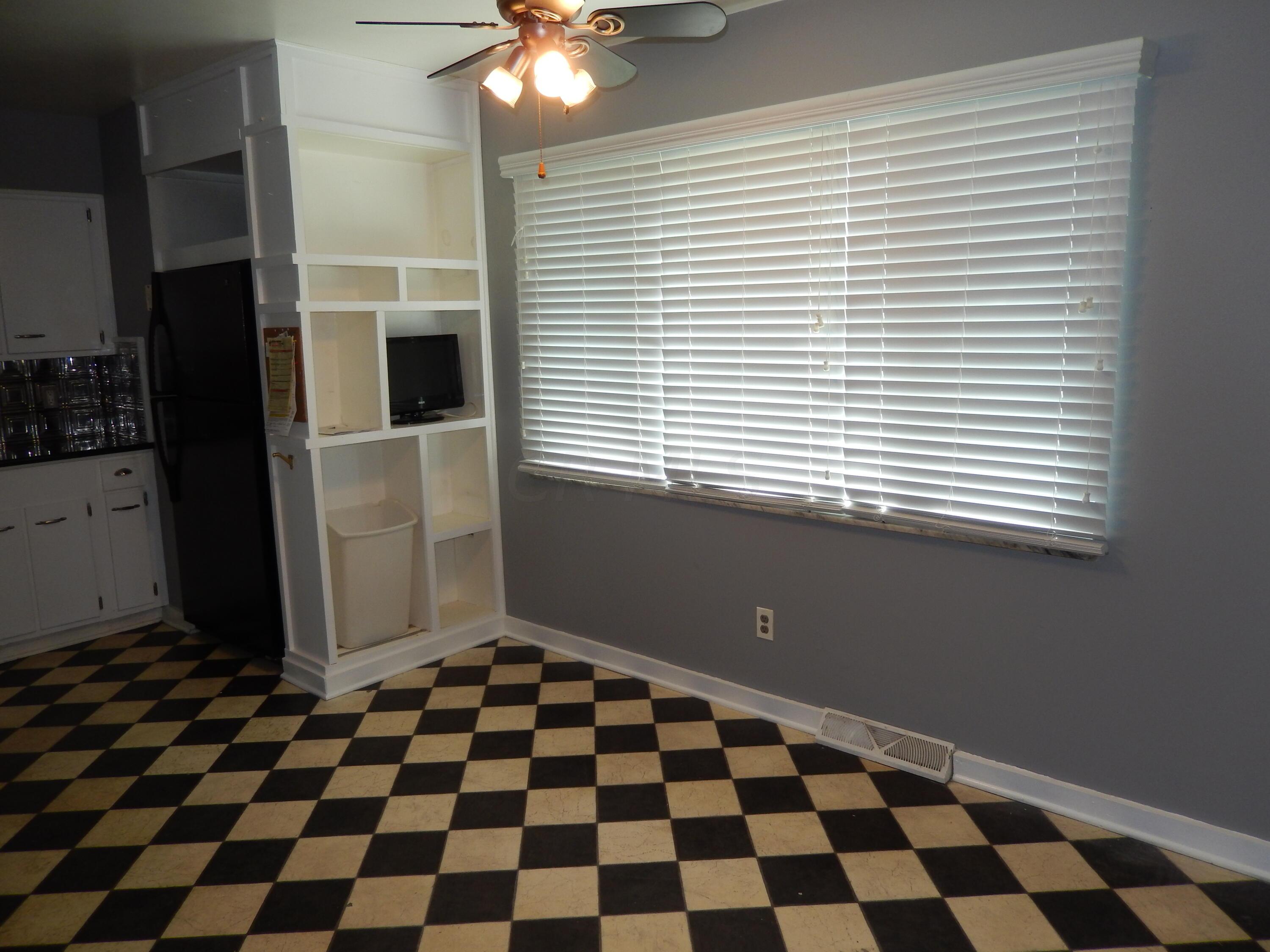5587 Hazelwood Road Columbus, OH 43229 - Photo 15 of 47 Kitchen