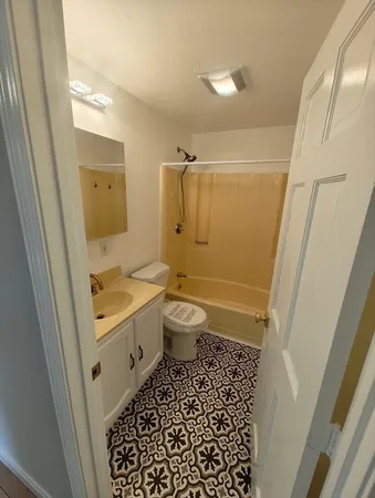 $2,600 | 40-42 Rainville Avenue, Unit RIGHT SIDE, Fitchburg, MA 01420