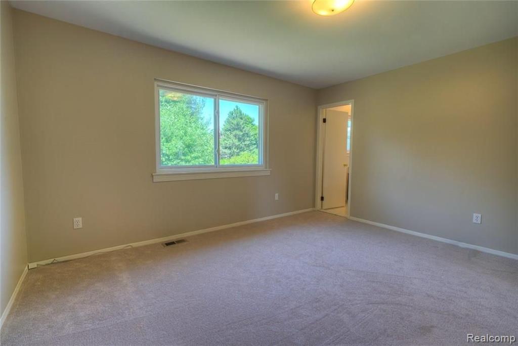 736 Dressler Lane Rochester Hills, MI 48307 - Photo 10 of 20