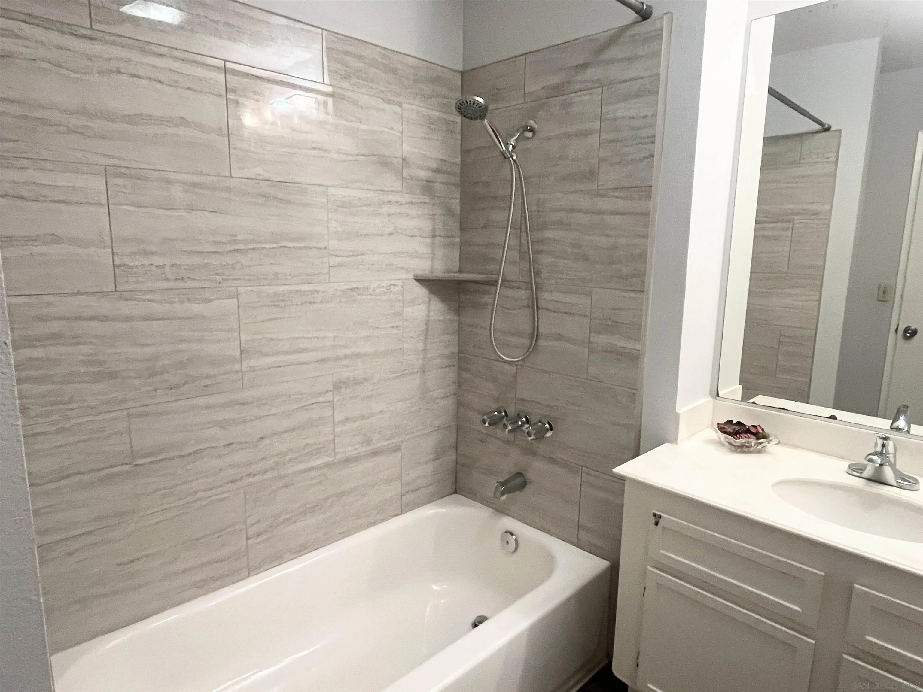 8365 Westmore Road, Unit 20 San Diego, CA 92126 - Photo 23 of 29 a bathroom with a bathtub and a sink