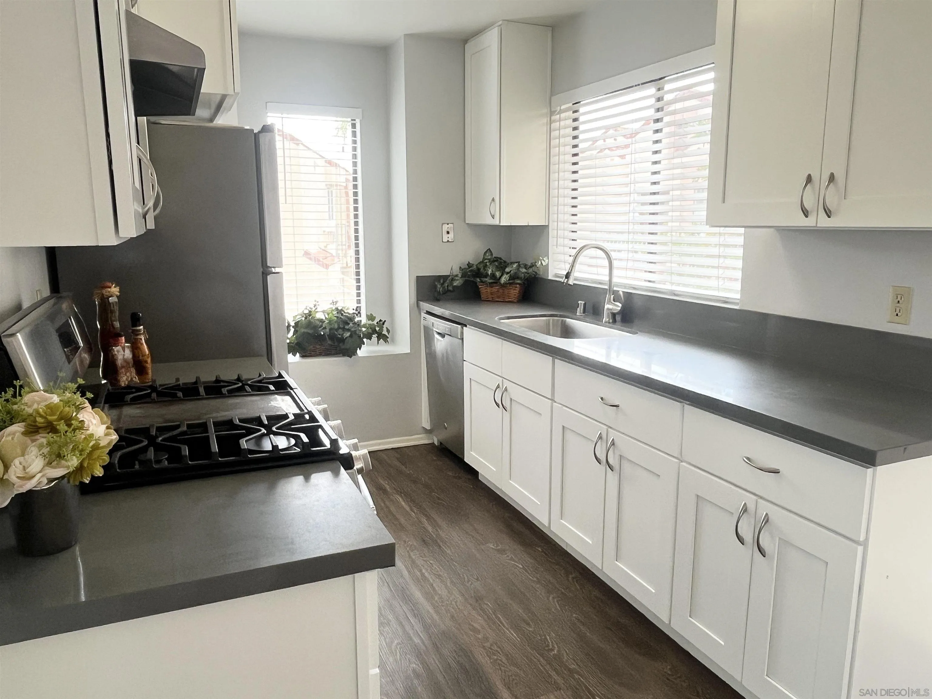 8365 Westmore Road, Unit 20 San Diego, CA 92126 - Photo 10 of 29 a kitchen with cabinets appliances and a window